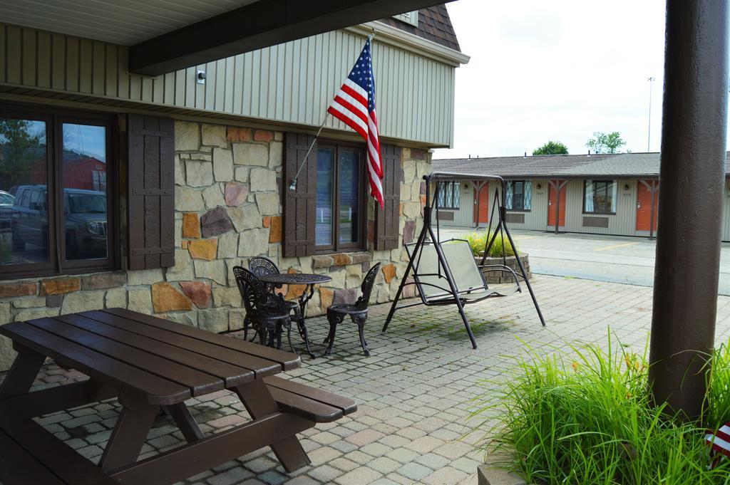 Deer Creek Motel Cambridge Exterior photo