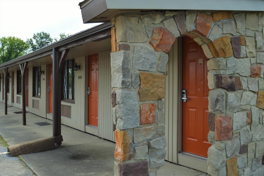 Deer Creek Motel Cambridge Exterior photo